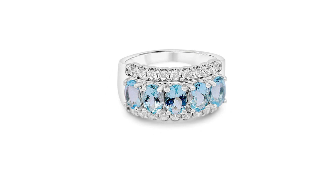 Elegant Oval Light Blue Aquamarine Solitaire Ring in Sterling Silver, 2.0 ct, perfect aquamarine solitaire ring for her.