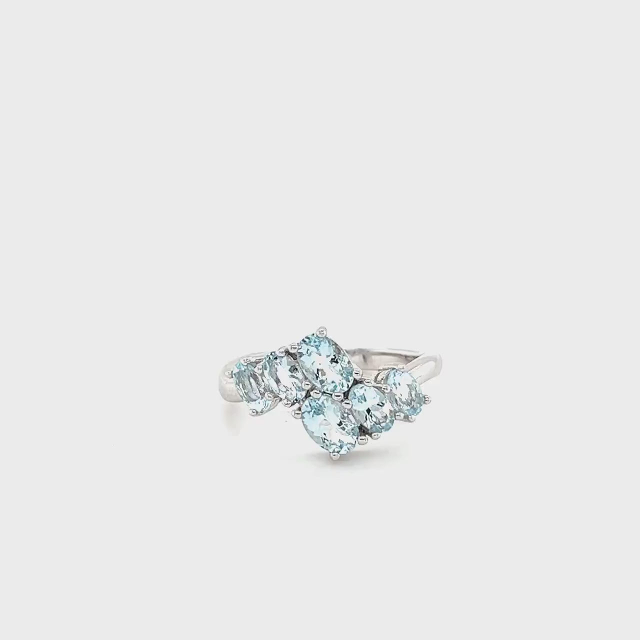 Oval Light Blue Aquamarine Solitaire Ring in Sterling Silver | 1.60 ct